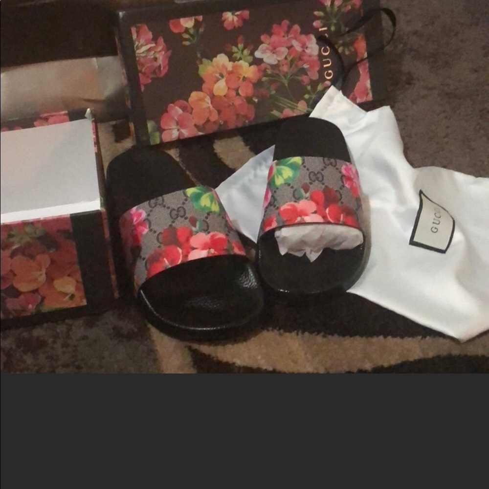 Authentic Gucci bloom slides